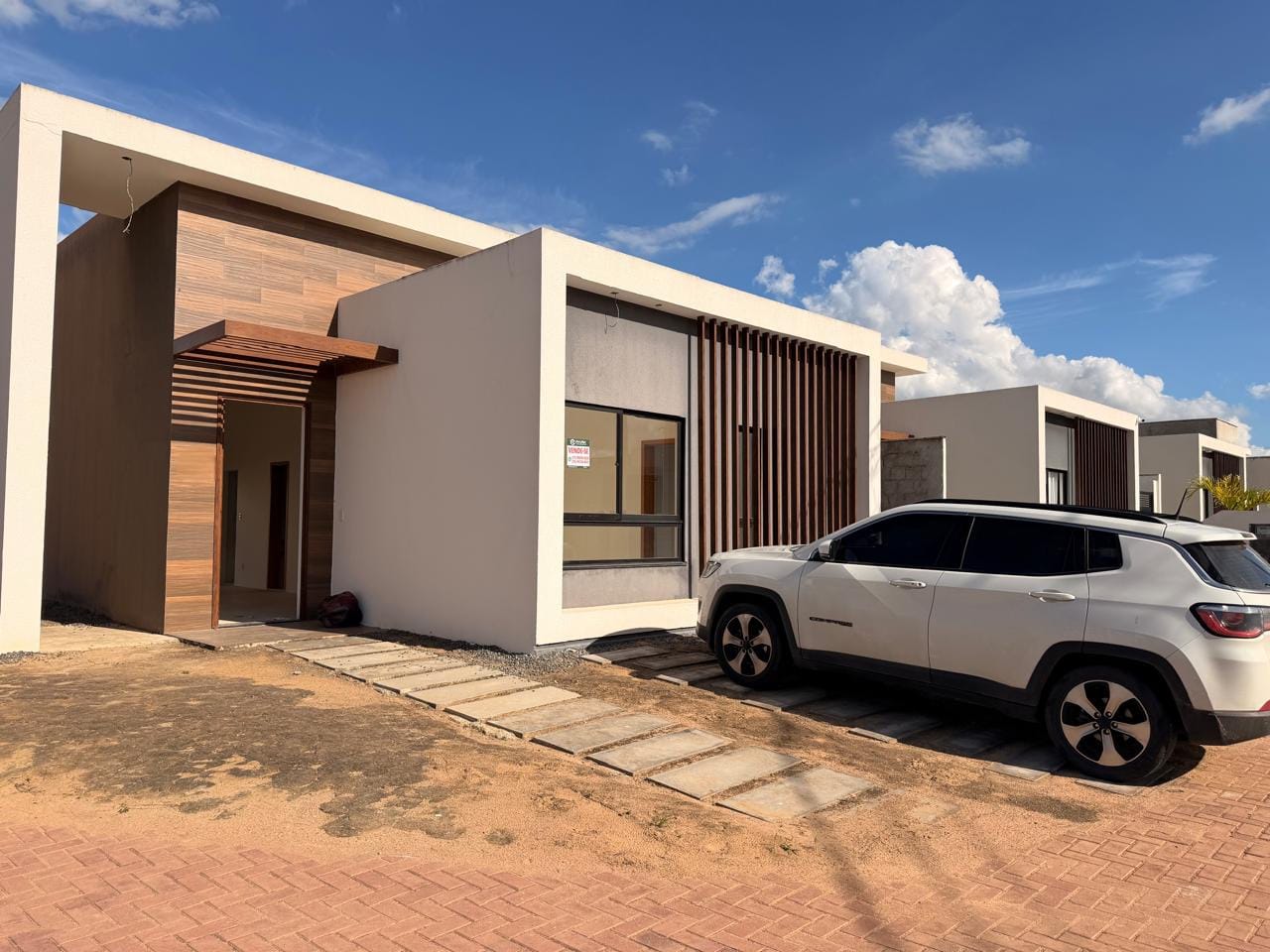 CASA À VENDA – CONDOMÍNIO LANTAI